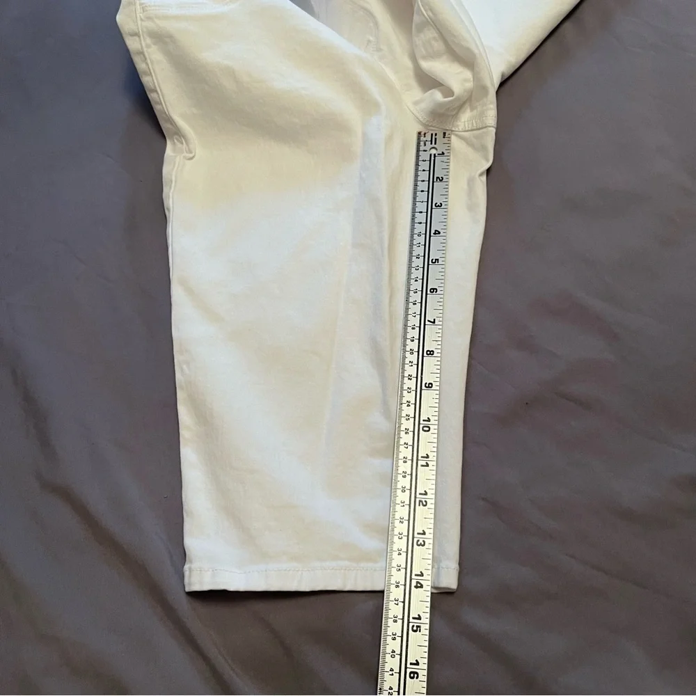 Bandolino Women’s White Pull-On Skimmer Pants - Picture 11 of 11